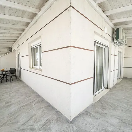 Apartment Royal Tide Golem (Tirana)